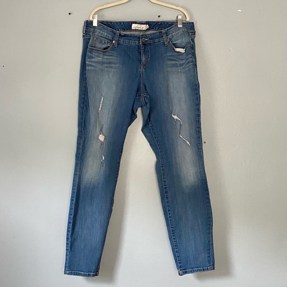 Torrid Distressed Boyfriend Jeans Stretch Denim Womens Size 18 - Picture 1 of 10